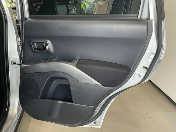 2008 Mitsubishi Outlander II, серебристый - вид 23