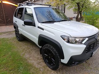 2024 Lada (ВАЗ) Niva Travel I, чёрный, 1340000 рублей, вид 2