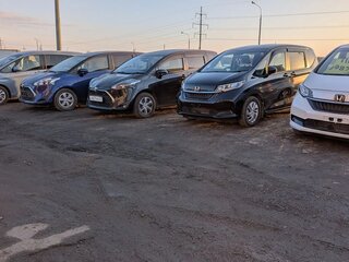 2020 Honda Freed II Рестайлинг, красный, 1500000 рублей, вид 2