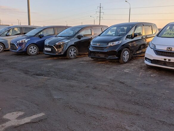 2020 Honda Freed II Рестайлинг, красный, 1500000 рублей - вид 1