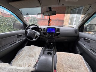 2013 Toyota Hilux VII Рестайлинг, серебристый, 2000000 рублей, вид 5