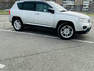 2012 Jeep Compass I Рестайлинг, серебристый, 935000 рублей, вид 3