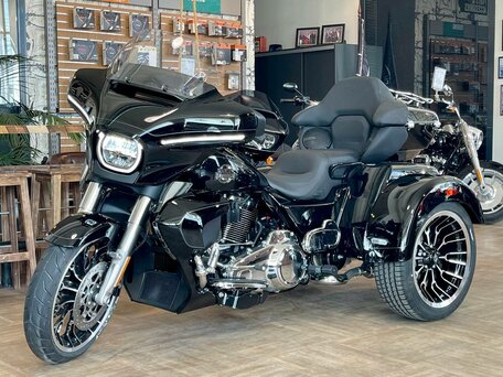 2026 Harley-Davidson Tri Glide, чёрный, 6950000 рублей, вид 2