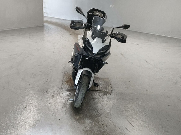 2021 BMW F 900 XR, белый, 890000 рублей - вид 2