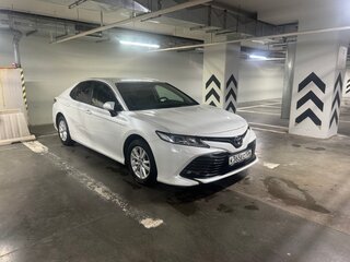 2020 Toyota Camry VIII (XV70), белый, 2670000 рублей, вид 1