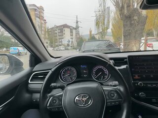 2019 Toyota Camry VIII (XV70), белый, 2450000 рублей, вид 4