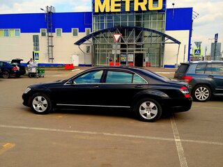 2005 Mercedes-Benz S-Класс 550 Long V (W221), чёрный, 2550000 рублей, вид 1