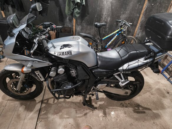 2002 Yamaha FZS600 Fazer, серебристый, 320000 рублей - вид 9