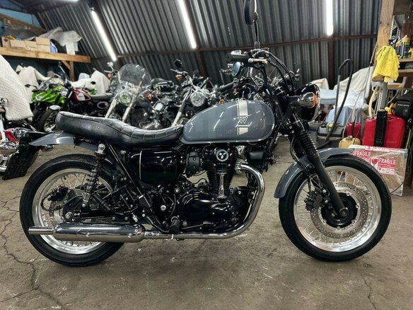 2022 Kawasaki W 800, серый, 850000 рублей - вид 2
