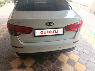 2015 Kia Rio III Рестайлинг, белый, 830000 рублей, вид 3