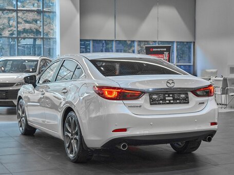 2015 Mazda 6 III (GJ) Рестайлинг, белый, 1499000 рублей, вид 4