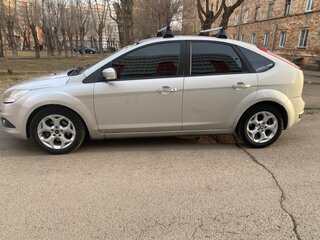 2010 Ford Focus II Рестайлинг, серебристый, 590000 рублей, вид 3