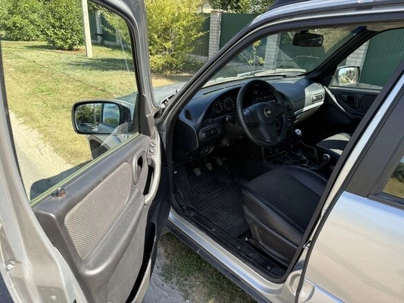 2015 Chevrolet Niva I Рестайлинг, серебристый, 750000 рублей - вид 9