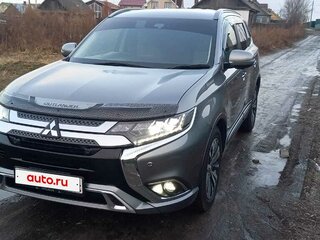 2019 Mitsubishi Outlander III Рестайлинг 3, серый, 2400000 рублей, вид 1
