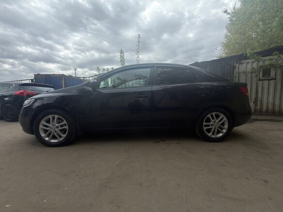 2010 Kia Cerato 5-speed II, чёрный, 750000 рублей - вид 6
