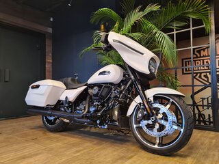 2025 Harley-Davidson Street Glide, белый, 3800000 рублей, вид 3