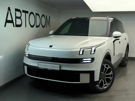 Lynk & Co 900
