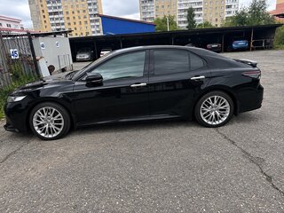 2019 Toyota Camry VIII (XV70), чёрный, 2550000 рублей, вид 4