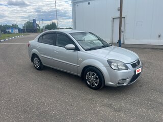 2010 Kia Rio II Рестайлинг, серебристый, 600000 рублей, вид 4