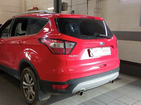 2017 Ford Kuga II Рестайлинг, красный, 1440000 рублей, вид 4