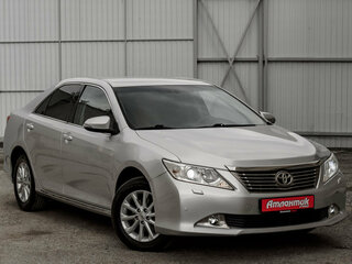 2014 Toyota Camry VII (XV50), серебристый, 1690000 рублей, вид 3