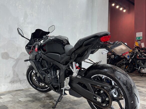 2023 Honda CBR 650R, чёрный, 965000 рублей - вид 5