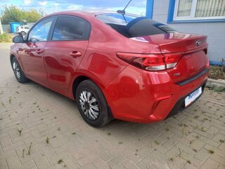 2019 Kia Rio IV, красный, 1350000 рублей, вид 4