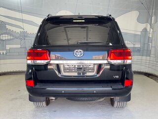 2018 Toyota Land Cruiser 200 Series Рестайлинг 2, чёрный, 6587000 рублей, вид 4