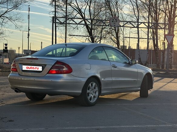 2002 Mercedes-Benz CLK-Класс 320 II (W209), серебристый, 780000 рублей - вид 3