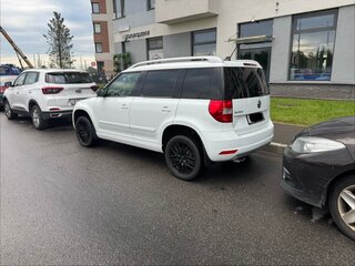 2017 Skoda Yeti I Рестайлинг, белый, 1200000 рублей, вид 4