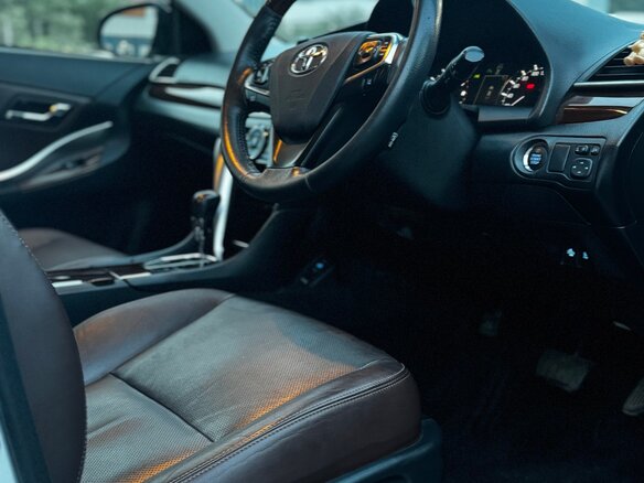2018 Toyota Allion II Рестайлинг 2, серебристый, 1800000 рублей - вид 1