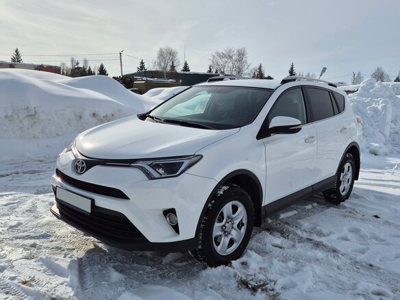 2018 Toyota RAV4 IV (XA40) Рестайлинг, белый, 2360000 рублей - вид 4