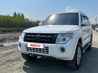 2011 Mitsubishi Pajero IV Рестайлинг 1, белый, 2050000 рублей, вид 1