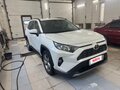 2021 Toyota RAV4 V (XA50), белый, 3100000 рублей - вид 1
