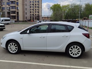 2010 Opel Astra J, белый, 700000 рублей, вид 3