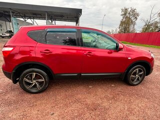 2011 Nissan Qashqai I Рестайлинг, красный, 700000 рублей, вид 4