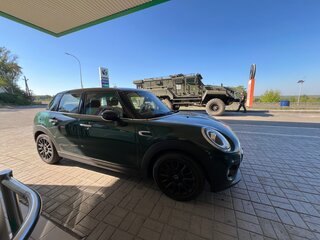 2018 Mini Hatch Cooper III (F55/F56) Рестайлинг, зелёный, 1555000 рублей, вид 4