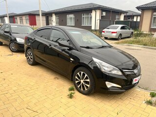 2015 Hyundai Solaris I Рестайлинг, чёрный, 915000 рублей, вид 3