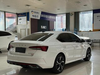 2022 Skoda Octavia IV (A8), белый, 2180000 рублей, вид 4