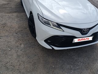 2020 Toyota Camry VIII (XV70), белый, 2550000 рублей, вид 3