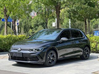 2022 Volkswagen Golf VIII, чёрный, 1587000 рублей, вид 3