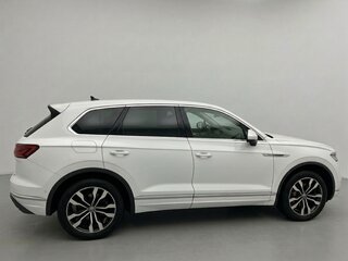 2018 Volkswagen Touareg III, белый, 4999999 рублей, вид 4