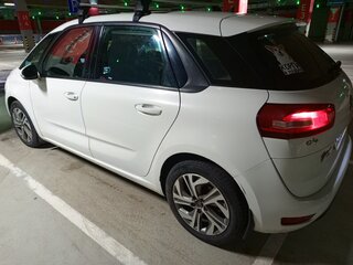 2014 Citroen C4 Picasso II, белый, 700000 рублей, вид 3