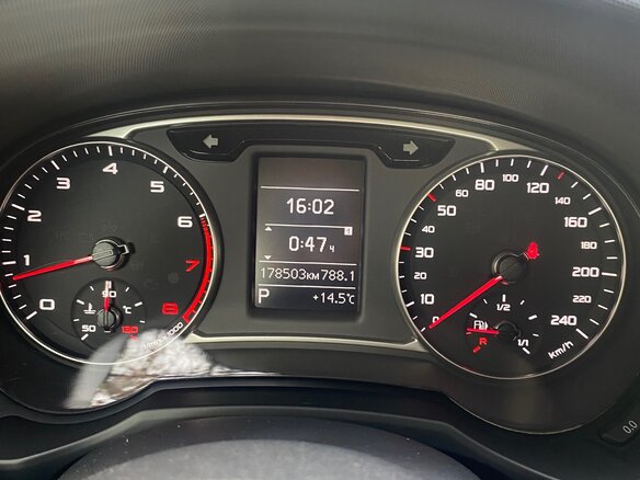 2013 Audi A1 I (8X), оранжевый, 1000000 рублей - вид 6