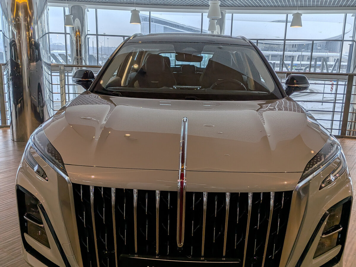 Открыть фотографии: Hongqi HS3