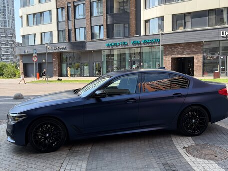 2019 BMW 5 серии 530i xDrive VII (G30/G31/G38), синий, 3470000 рублей, вид 4