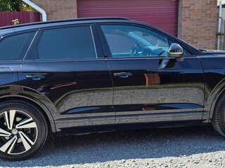 2018 Volkswagen Touareg III, чёрный, 4100000 рублей, вид 2