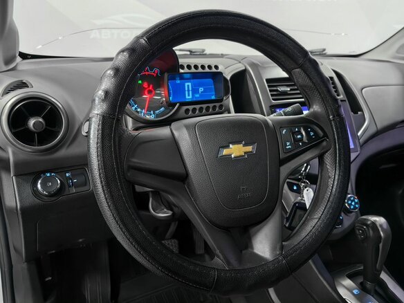 2014 Chevrolet Aveo II, серебристый, 550000 рублей - вид 9