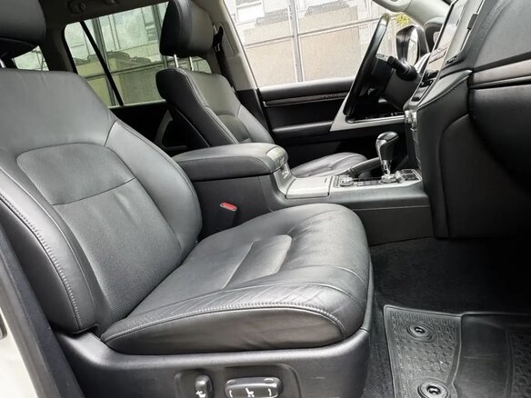 2019 Toyota Land Cruiser 200 Series Рестайлинг 2, белый, 9500000 рублей - вид 11