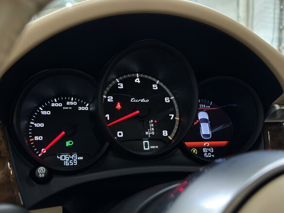 2014 Porsche Macan Turbo I, коричневый, 3750000 рублей - вид 15
